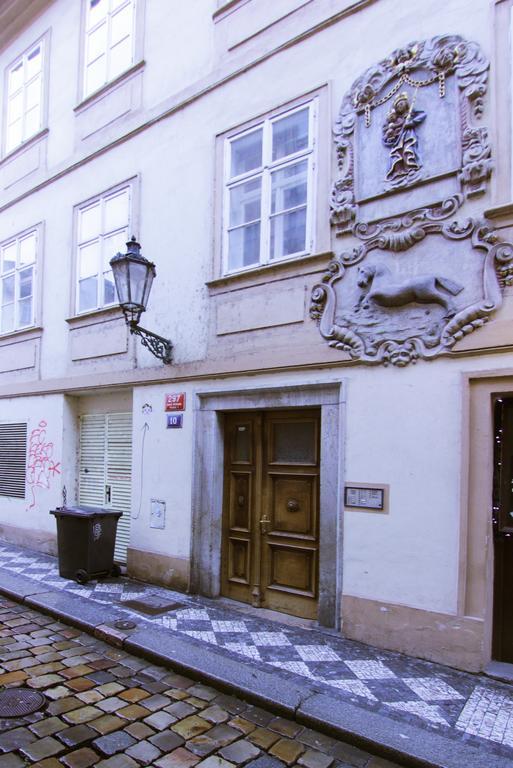 Vlasska House At The 3 Swallows Hotell Prag Exteriör bild